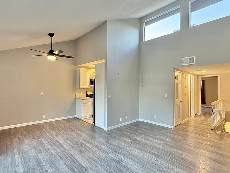 2135 E Valley Pkwy #33 — Photo 3