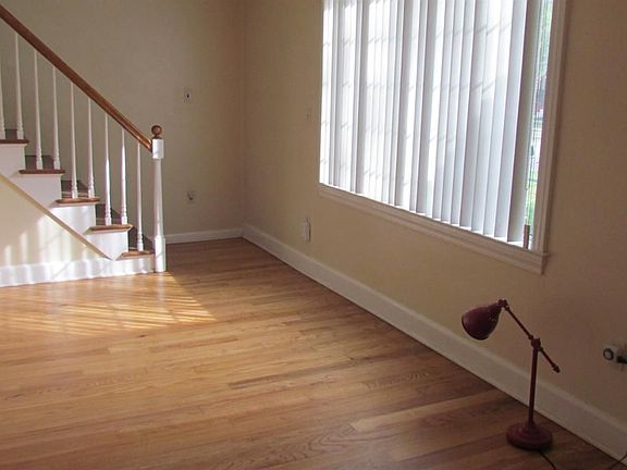 5th image of 91 Oakwood Ave