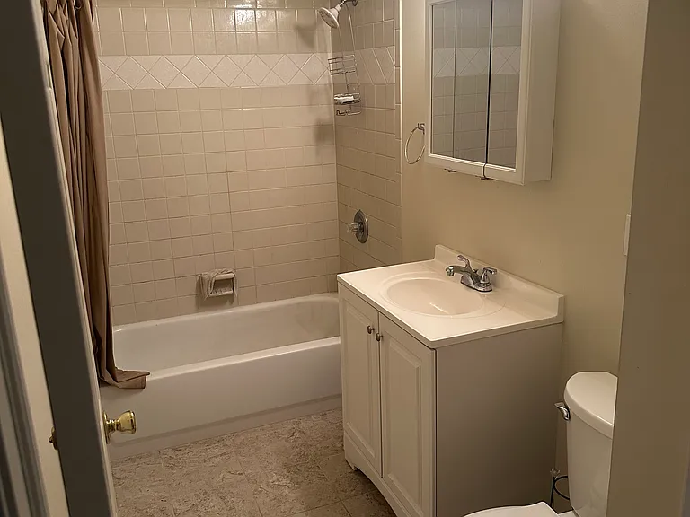 306 W 34th St #1 — Photo 11