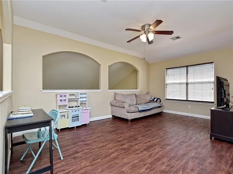 1802 Greenside Trl — Photo 8
