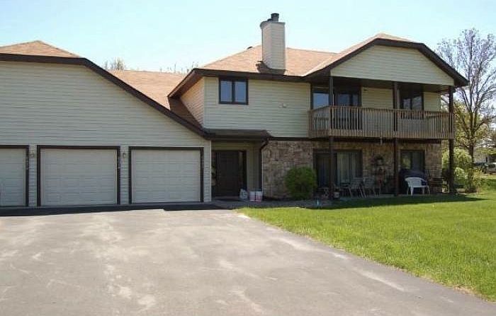 Upper Condo w/ Deck