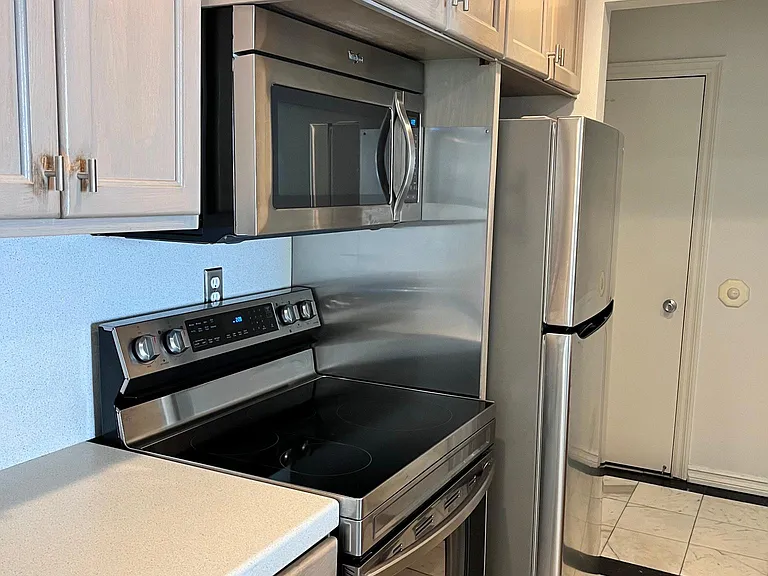 906 N Doheny Dr #512 — Photo 10