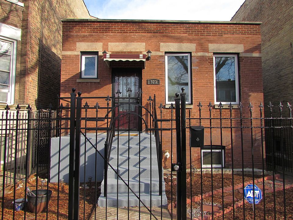1st image of 923 N Lawndale Ave