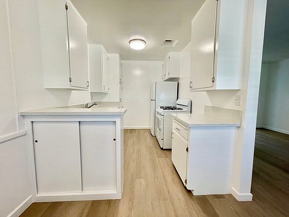 5th image of 1311 N Fairfax Ave APT 18