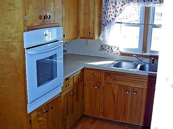 KITCHEN BUILT IN OVEN AND 5 BURNER COOKTOP