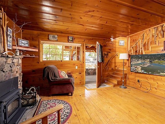 4th image of 42779 Conifer Dr