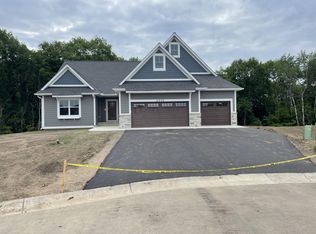 4335 Deere Trl, Chaska, MN 55318