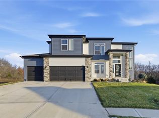 305 Woodview Dr, Raymore, MO 64083