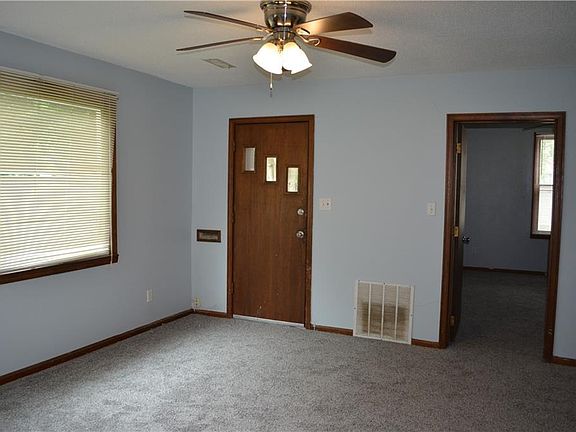 4th image of 125 S Stewart Ave