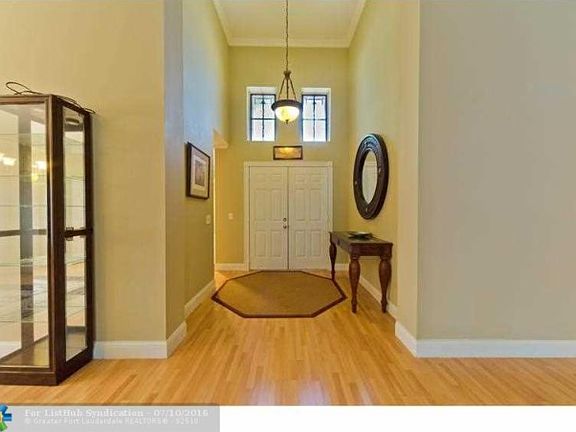 4th image of 351 Lake Crest Ct