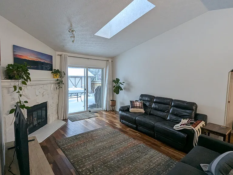 7160 Beaumont Cir — Photo 29
