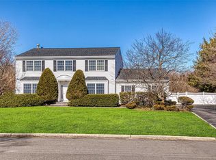 3 Gotham Ct, Mount Sinai, NY 11766