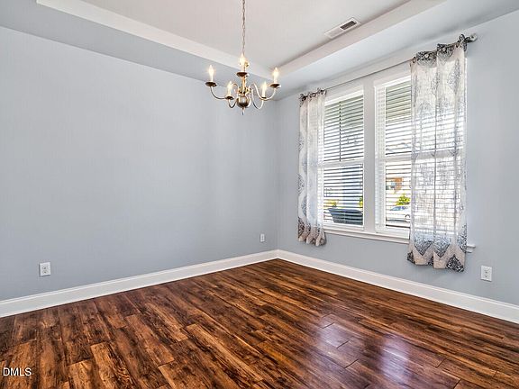 5th image of 637 Groveview Wynd