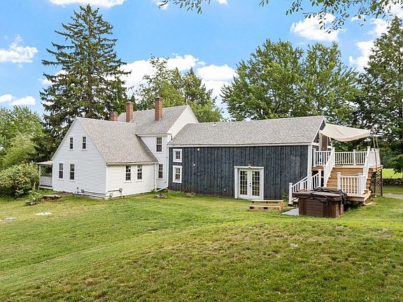 3rd image of 134 Barker Hill Rd