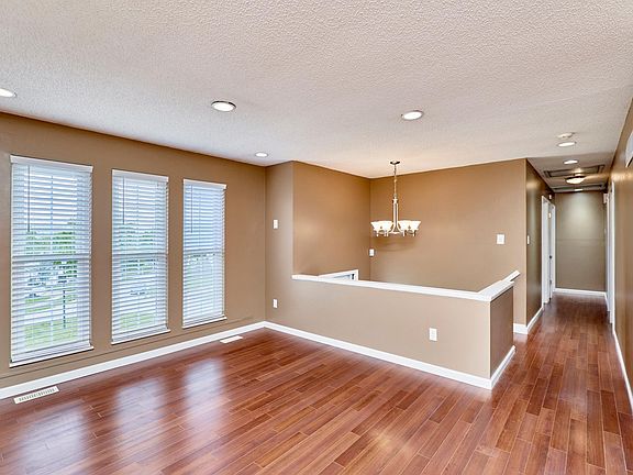 4th image of 6001 La Chateau Ct