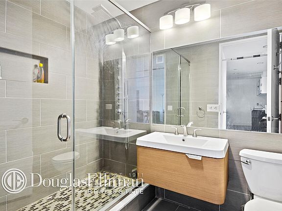 4th image of 350 W 42nd St APT 48F