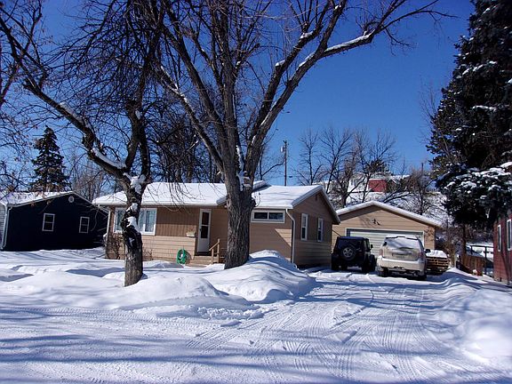 2nd image of 16 Curve Dr