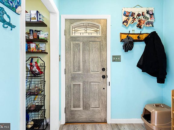 2nd image of 1960 Erica Rd