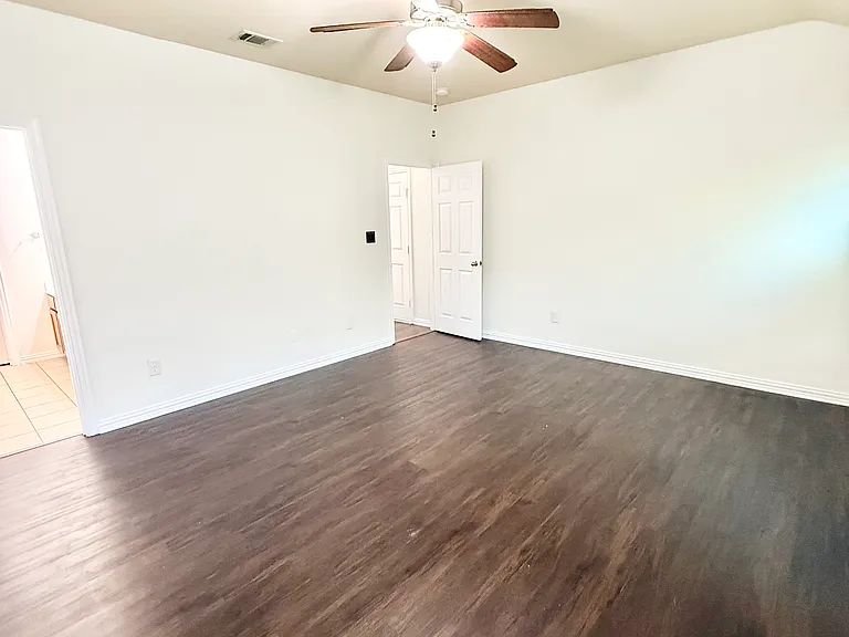 706 Creekview Dr — Photo 11