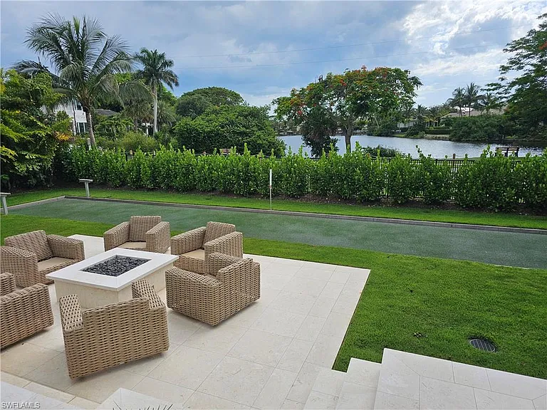 637 Palm Cir W — Photo 49