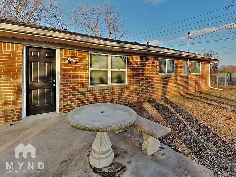 204 E Avenue C — Photo 21