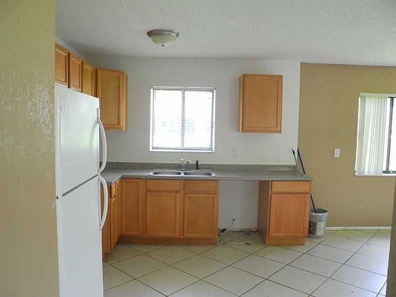 4th image of 1278 Wade St SE