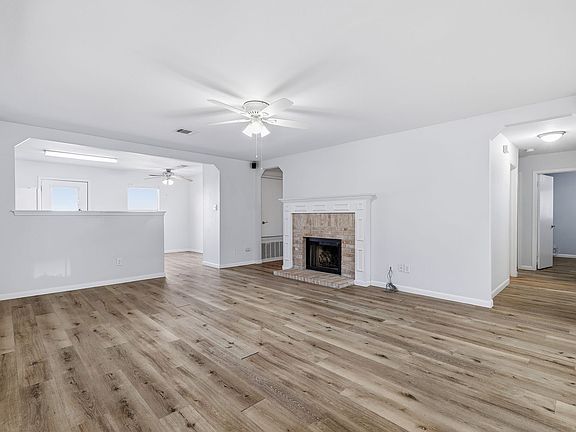 3rd image of 12622 Carriage Blvd