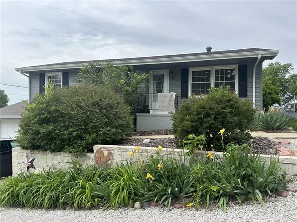 304 E 9th St, Mound City, MO 64470