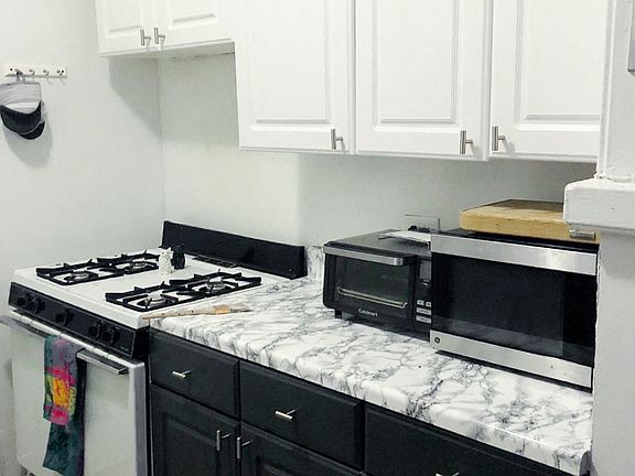 4th image of 2804 N Cambridge Ave #2808-09