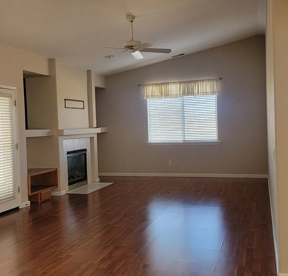 2 bed, 2.0 bath, 1474 sqft, $2,500 — Photo 3