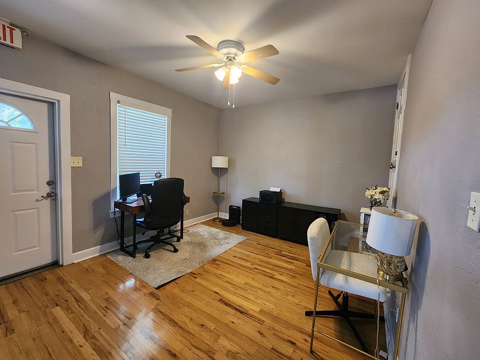Office area or walled off for a 2nd bedroom