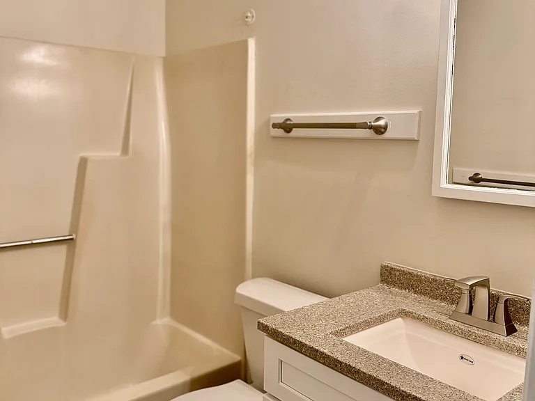 811 Varsity Dr — Photo 8