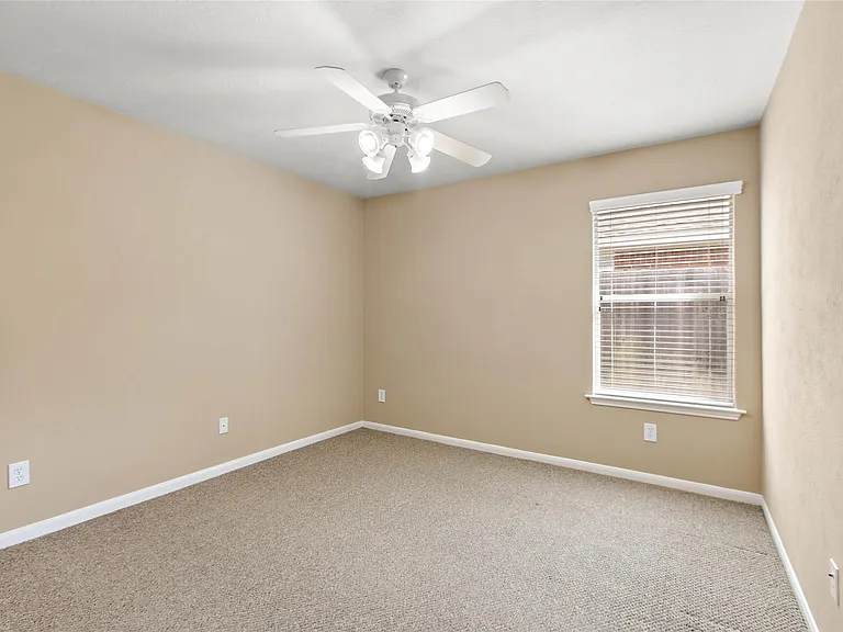 30411 Deleon Fields Dr — Photo 17