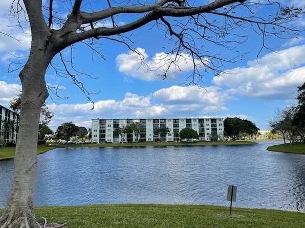 2232 N Cypress Bend Drive #101, Pompano Beach, FL 33069