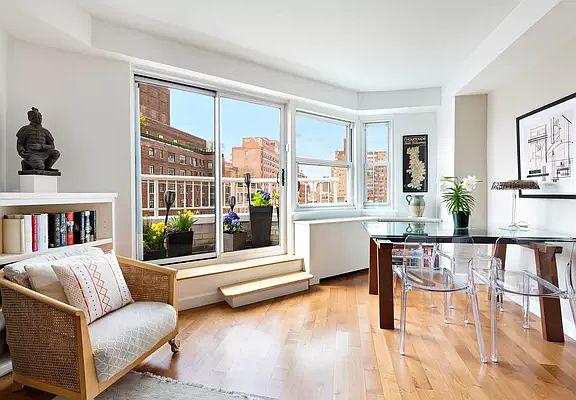 3rd image of 101 W 12th St APT 10V