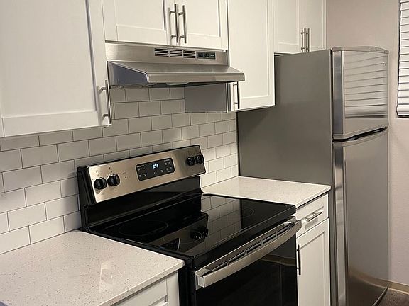 3rd image of 550 102nd Ave SE #6421912
