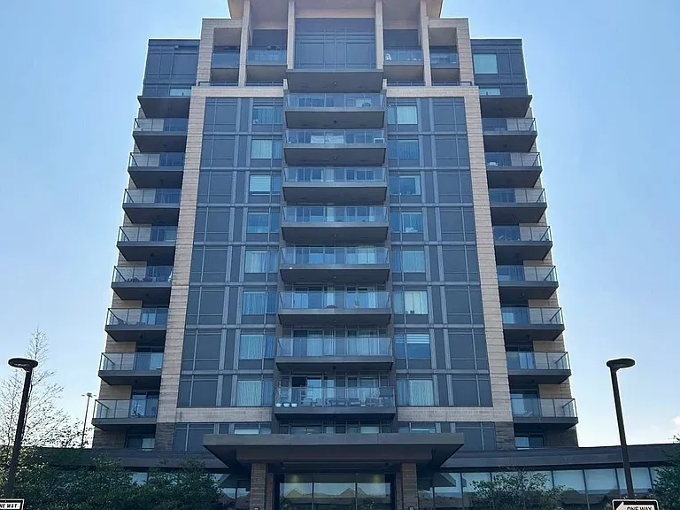 233 S Park Rd #611 — Photo 1