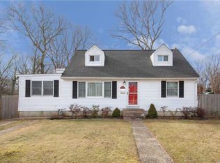 22 Center St, Ronkonkoma, NY 11779