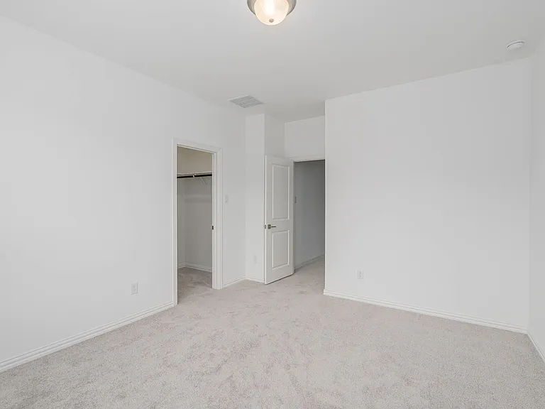 908 Utica Dr — Photo 15