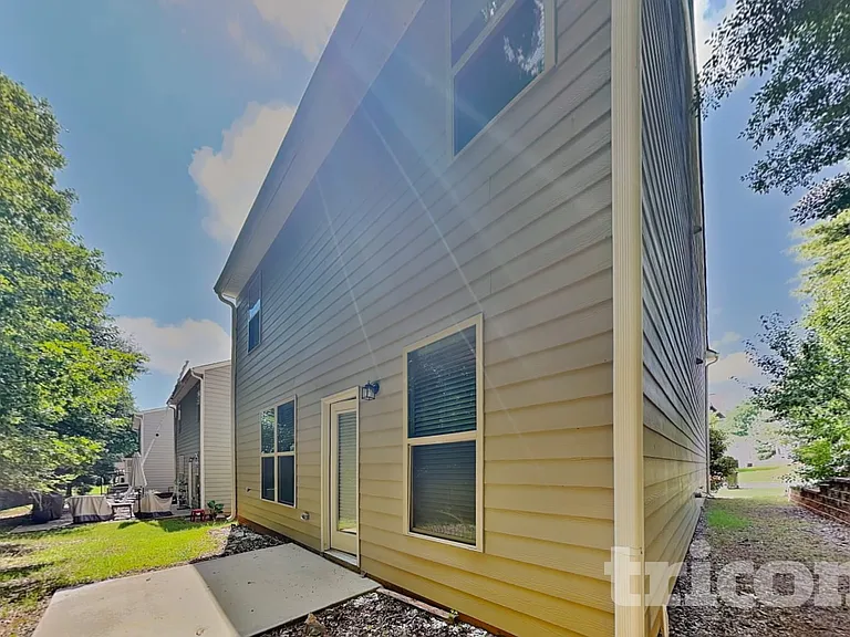 216 Stillwood Dr — Photo 15