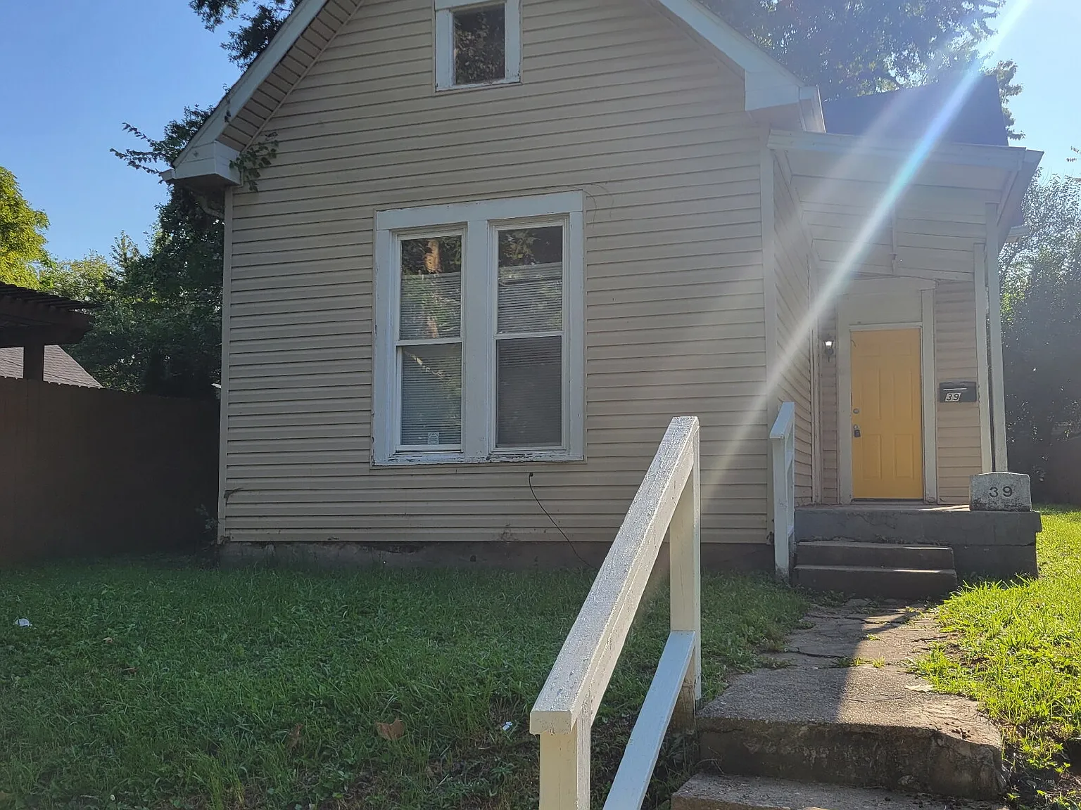 3 bed, $925 — Photo 1