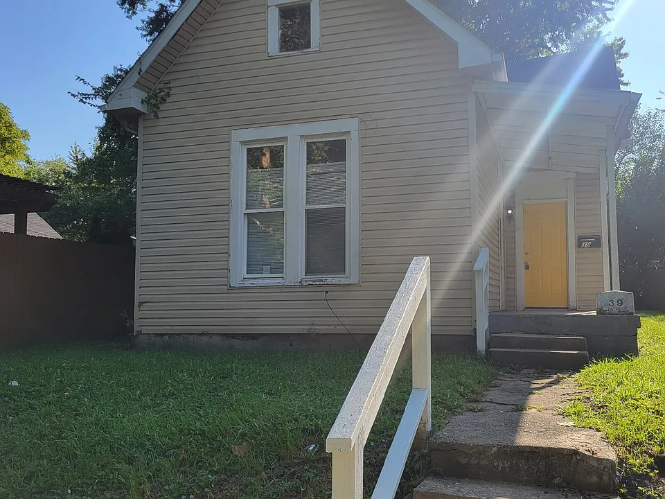 39 N Tacoma Ave