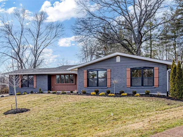 605 Sarawood Ln, Saint Louis, MO 63141