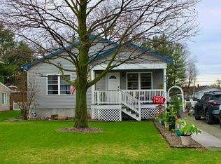 304 Maplewood Ave, Bourbon, IN