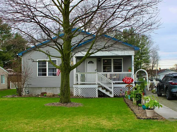 304 Maplewood Ave, Bourbon, IN 46504