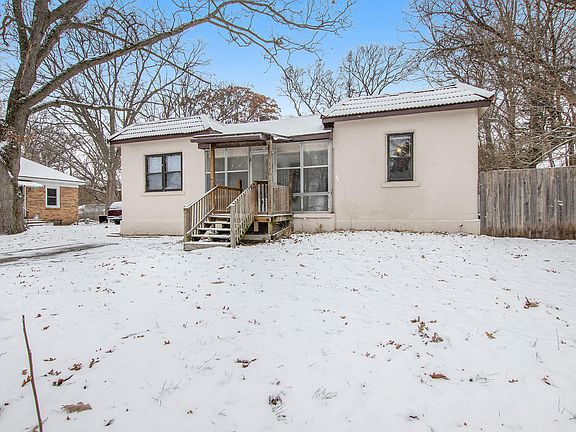 2nd image of 105 Vanderveen Ave