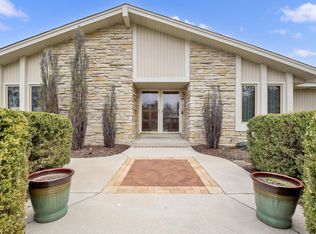 5344 S 48th St, Greenfield, WI 53220