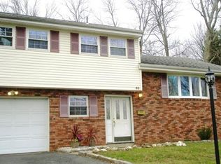62 Fairway Dr, East Hanover, NJ 07936