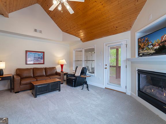 3rd image of 892 Edelweiss Strasse #504