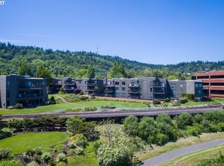 5630 SW Riverside Ln APT 8, Portland, OR 97239